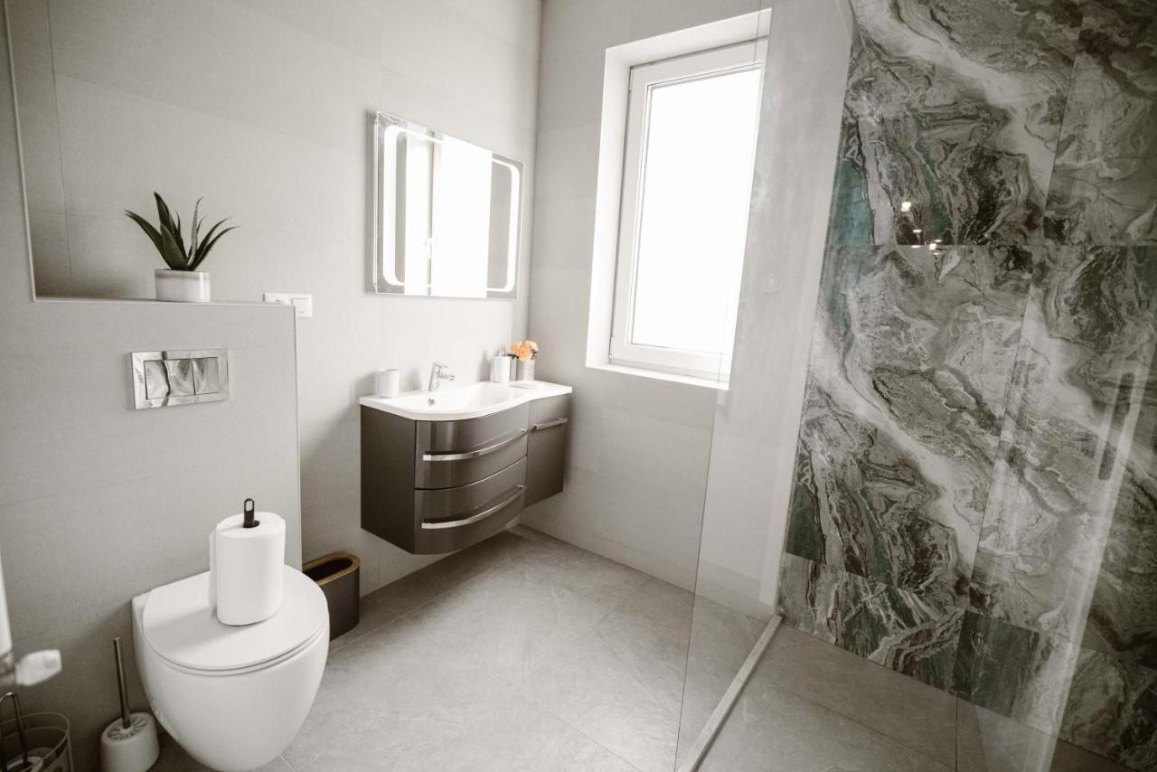 Apartament Ezonia *